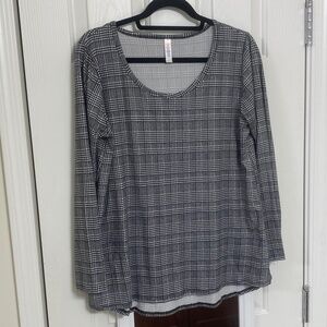 NWOT LulaRoe Lynnae Long Sleeve Top (L)